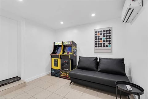 Spacious 5 Bedrooms with Large Pool, 12 minutes to the Ocean House in Plantation