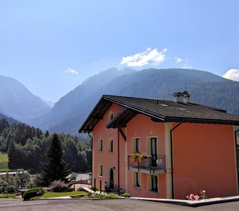 Property building, Natural landscape, Mountain view