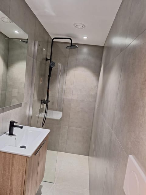 Beautiful studio 14 F in chic neighborhood in center Apartment in Rotterdam