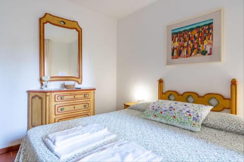 Bed, Garden view, hair dryier, towels, air conditioner