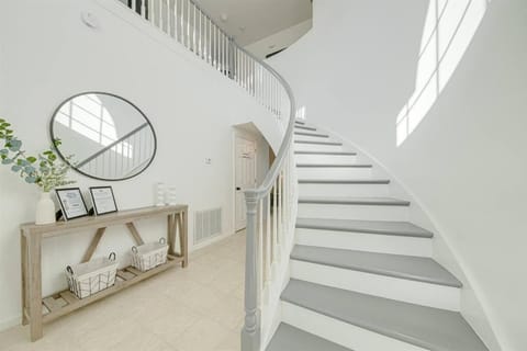 606 - Stunning 5 bed vacation rental home with private pool House in Kissimmee