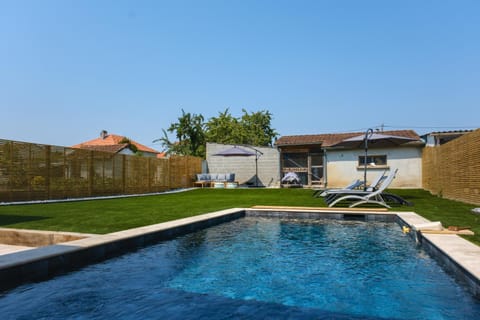 Garden, Garden view, Pool view, Swimming pool, sunbed