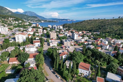 Neighbourhood, City view, Sea view, Street view