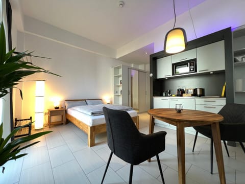 Bed, TV and multimedia, Coffee/tea facilities, Kitchen or kitchenette, Living room, Photo of the whole room, Seating area, Dining area, Bedroom, minibar