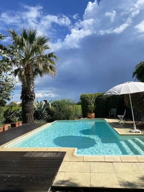 Natural landscape, Swimming pool, sunbed