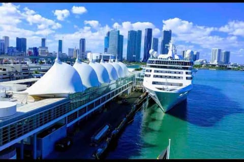 NEW Luxurious Studio Private in the heart of Miami Apartment in Miami