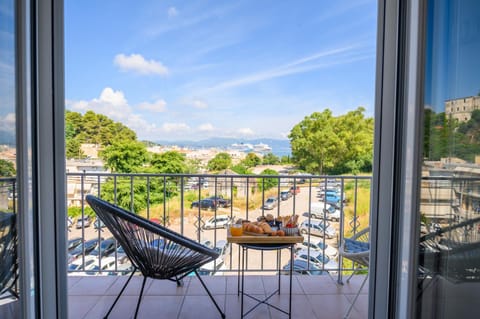 Natural landscape, View (from property/room), Balcony/Terrace, Mountain view, Parking