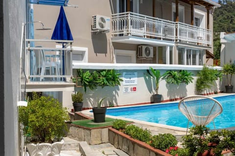 Property building, Facade/entrance, Swimming pool