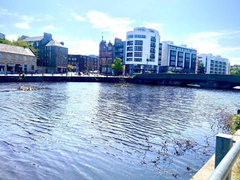 Bright Modern Apartment Apartment in Edinburgh