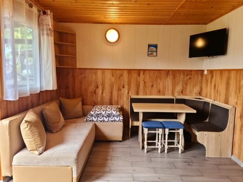 Communal lounge/ TV room, TV and multimedia, Living room, Seating area, Dining area, Evening entertainment