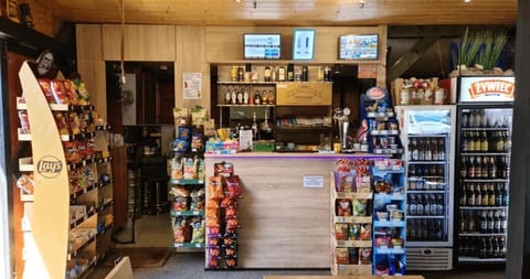 Lounge or bar, Food and drinks, Drinks