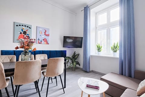 Communal lounge/ TV room, Living room, Seating area, Dining area