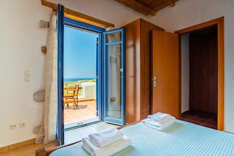 Bed, Bedroom, Sea view, towels, wardrobe