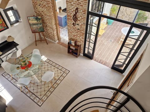 Patio, Balcony/Terrace, Living room, Seating area, Dining area