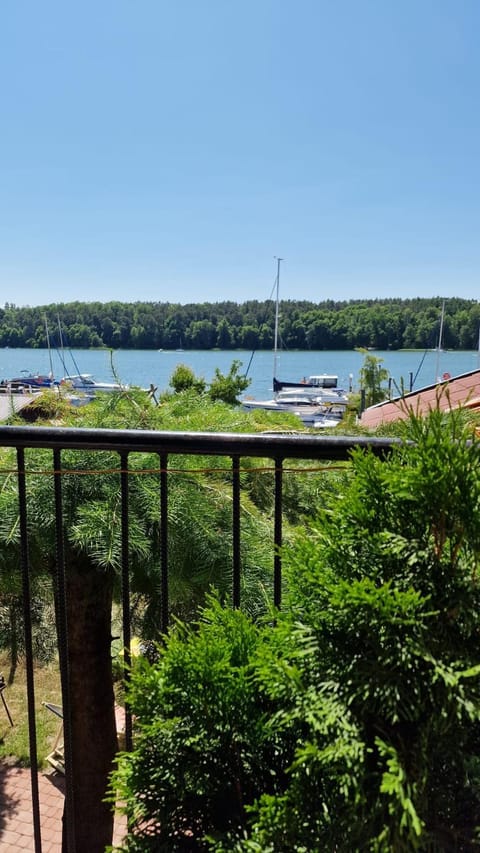 View (from property/room), Balcony/Terrace, Lake view