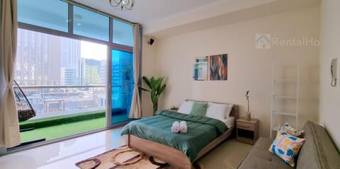 50% OFF Summer Offert, Nice w/ Balcony & Pool View Apartment in Dubai