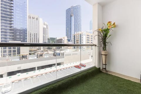 50% OFF Summer Offert, Nice w/ Balcony & Pool View Apartment in Dubai