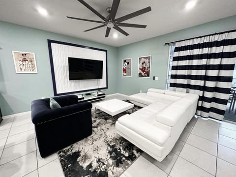 2127LC- Windsor Island home House in Davenport