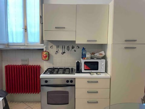 Coffee/tea facilities, Kitchen or kitchenette, minibar, pet friendly, stove