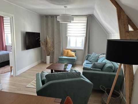 Communal lounge/ TV room, TV and multimedia, Living room, Seating area