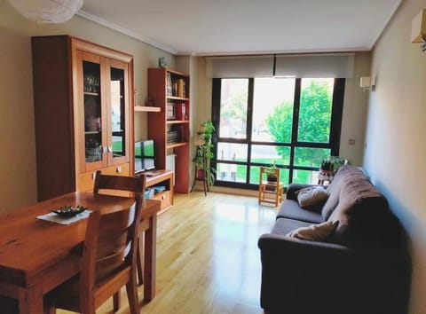 TV and multimedia, Seating area, Dining area