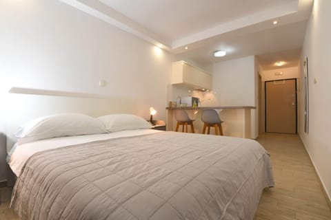 Bed, Kitchen or kitchenette, Photo of the whole room, Bedroom