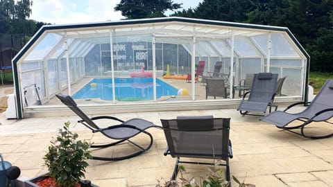 Swimming pool, sunbed