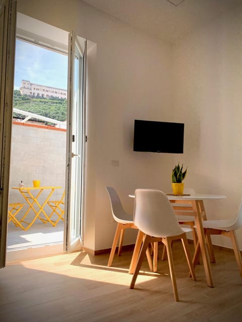 TV and multimedia, Living room, Dining area, City view