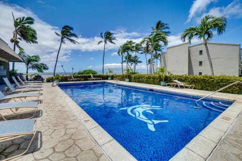 Molokai Island Retreat with Ocean View and Pool! Apartment in Molokai