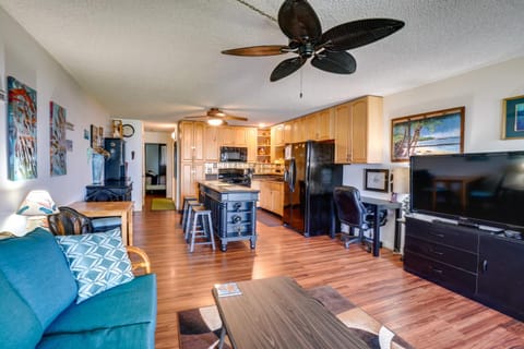 Molokai Island Retreat with Ocean View and Pool! Apartment in Molokai