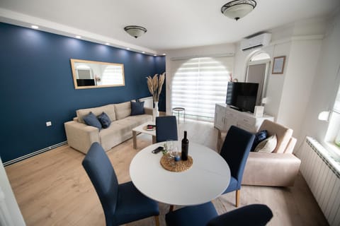 TV and multimedia, Living room, Dining area, air conditioner