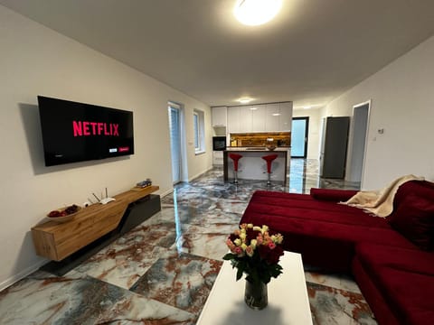 Communal lounge/ TV room, TV and multimedia, Living room, Seating area, Evening entertainment, stove