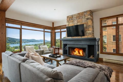 Living room, Mountain view