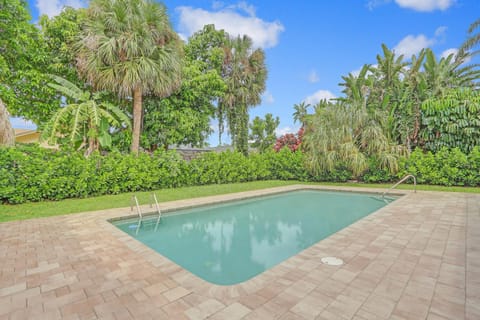 Private Pool and Bar Palm Beach Gardens Getaway House in Palm Beach Gardens