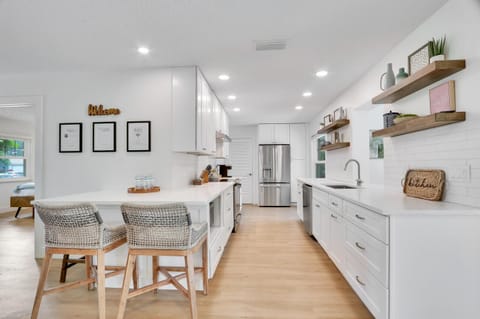 Private Pool and Bar Palm Beach Gardens Getaway House in Palm Beach Gardens