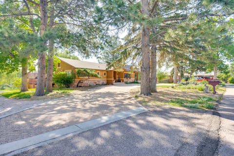 3 Mi to Garden of the Gods Quiet Home with Hot Tub! House in Colorado Springs