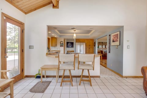 3 Mi to Garden of the Gods Quiet Home with Hot Tub! House in Colorado Springs