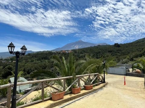 Nearby landmark, Day, Natural landscape, View (from property/room), Mountain view