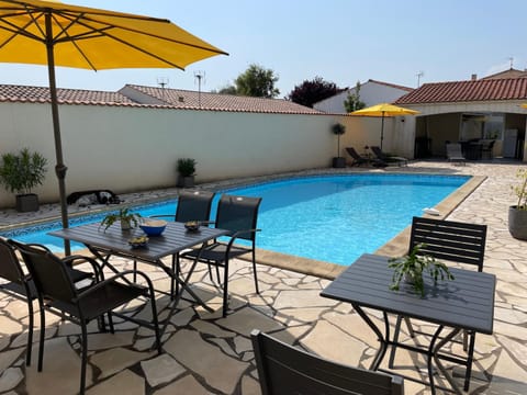 Patio, Pool view, Swimming pool, Swimming pool, sunbed