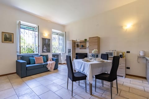 TV and multimedia, Living room, Photo of the whole room, Dining area