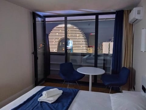 Seating area, Bedroom, towels, air conditioner