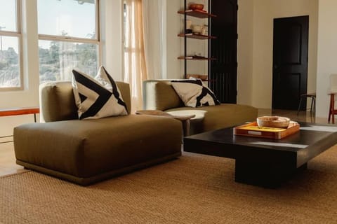 Boulder Surrounded Escape- ANOTHERdeserthouse House in Yucca Valley