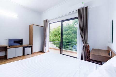 View (from property/room), Balcony/Terrace, Photo of the whole room, City view, Quiet street view, furniture