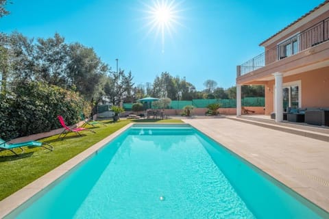 Villa moderne avec Piscine, proche mer Villa in Villeneuve-Loubet