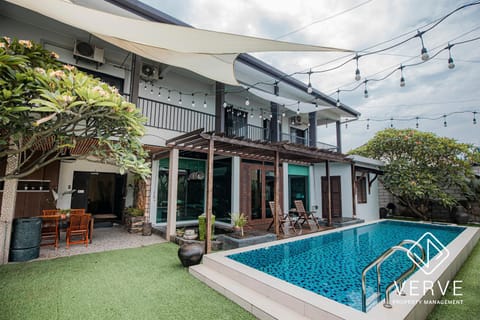 Property building, Swimming pool, Swimming pool