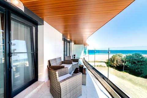 View (from property/room), Balcony/Terrace, Seating area