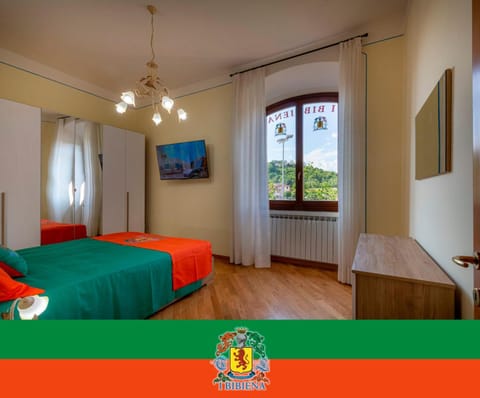 Bed, TV and multimedia, Bedroom
