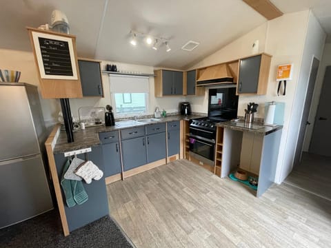 Coffee/tea facilities, Kitchen or kitchenette, oven, pet friendly, stove, toaster