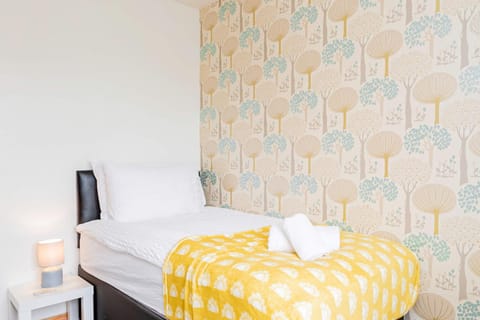 Spacious 4 Bedroom Home in Central Milton Keynes House in Milton Keynes