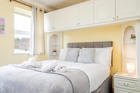 Spacious 4 Bedroom Home in Central Milton Keynes House in Milton Keynes